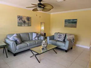 Cozy Villa Steps From Beach - Image 5