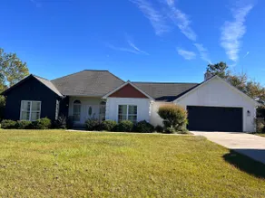 3 BDRM home on the Lake - Image 2
