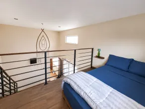 Double-height loft with pool 6 min from airport - Image 3