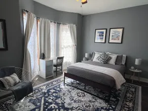Relaxing Townhouse Downtown Dubuque with fenced in backyard & pet friendly  - Image 3