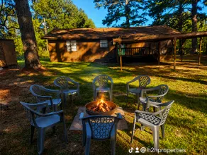 HOT TUB-Firepit-Boat Ramp-Caddo-The Gator Den - Image 3
