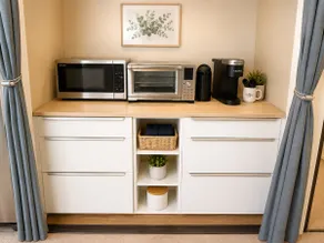 Montclair Private Suite |AC|Steps 2 Local Eats - Image 2