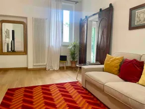 Apartment in a small courtyard house - Image 4