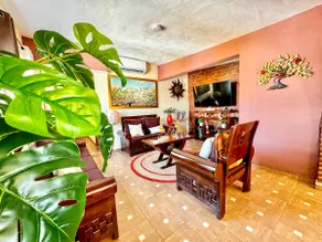 Cozy Rustic Apartment with Charm and Good Location - Image 2
