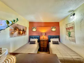 Cozy Rustic Apartment with Charm and Good Location - Image 4