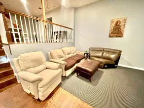 Luxury Apt In The Heart Of L.I - Image 3