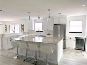 Quiet bayview retreat with sunrise views - Image 4