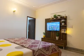 Comfort Stay Near Cyberhub - 300 Mbps Wifi - 1bhk - Image 2