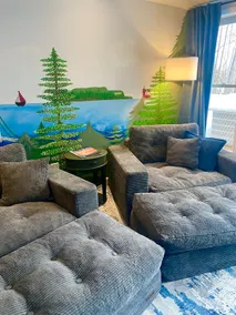 Spacious 5-Bedroom Home with AC Close to Ferries - Image 4