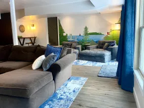 Spacious 5-Bedroom Home with AC Close to Ferries - Image 3