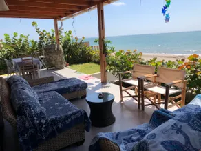 Seafront house with terrace and pool in Zorritos - Image 4