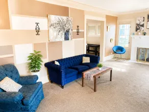 Cozy 4BR Family Home Sleeps 10, Great Location - Image 2