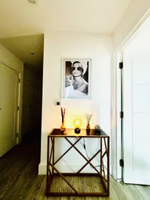 Elegant flat w/Terrace, Living Room | 5min to Tube - Image 3