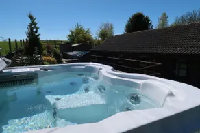 Green Vale Lodge, Yanwath, modern lodge with hot tub, dog friendly and 10 minute drive to Ullswater - Image 5
