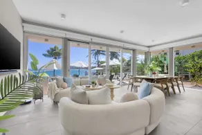 Brenas Estates Luxurious Beach Front, Pool 6 rooms - Image 5