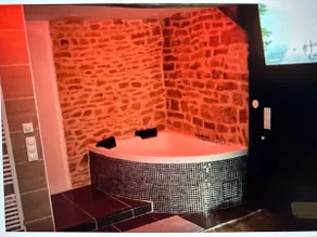 Beautiful fully renovated studio - Image 2