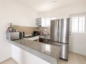 2-Bedroom Home / Pool / 6 Min from the Airport - Image 5