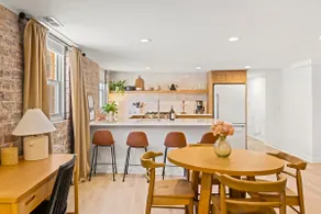 Newly renovated, 12 minute ride downtown! - Image 2