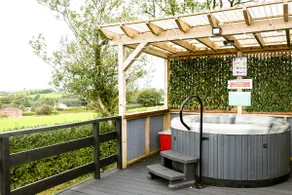 Coolaness Glamping Luxury Pod 1 - Image 3