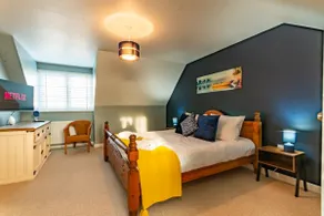 Stylish Coastal Home, Pets & Parking By Adliv - Image 3
