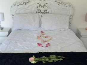 Palmyra Lodge + Hot Tub- Luxury Stay - Image 3