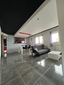 Bright 2-bedroom apartment - Image 2