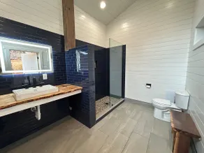 Corn Crib - Rustic Glamping - Image 5