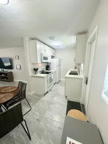 Clean Modern Apartment - Image 4