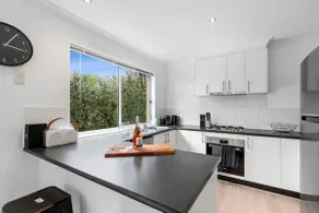 Haven in Grove- Family beach getaway! Cosy, modern - Image 4