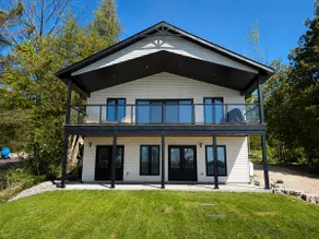 Waterfront on Colpoys Bay EV Plug Panoramic View - Image 2
