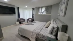 Cozy, 2 Bedrm Suite on Golf Course in Douglasdale - Image 3