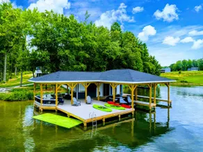 250’ of Lakefront with Boat House & Private Beach - Image 2