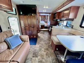 Quiet Peaceful Backyard Class A RV Near Airport - Image 3