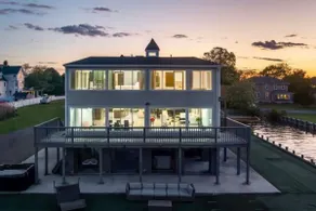 Stunning Waterfront Stay in Massapequa L.I - Image 3
