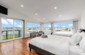 Stunning Waterfront Stay in Massapequa L.I - Image 5