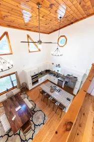 Luxury House - 2 mins to W. Ski Mt. + Beach - Image 2
