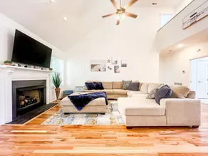 Tranquil Haven: Spacious Retreat for 16+ w/ Games - Image 2