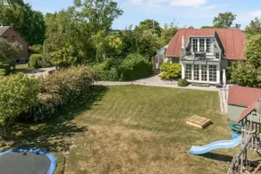 Child-friendly cottage with large indoor pool - Image 2