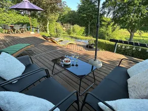 Sommerhaus mit Terrasse mit Blick auf die Natur - Image 2