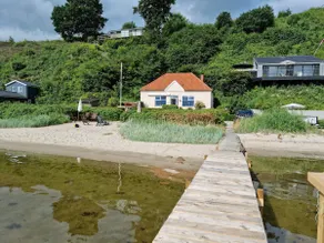 Exclusive location at the water's edge - Image 2