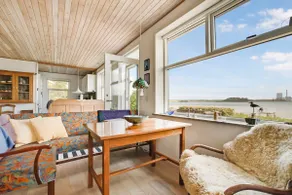 Exclusive location at the water's edge - Image 5