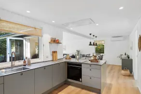 Newly renovated and modern cottage near the beach - Image 5