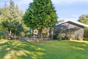 Newly renovated and modern cottage near the beach - Image 3