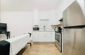 Bright 2BR Suite Near White Rock & Vancouver - Image 4