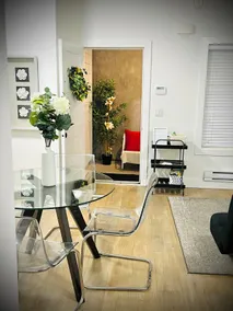 Bright 2BR Suite Near White Rock & Vancouver - Image 2