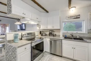 Lakefront Cabin w/ Panoramic Water View & Access - Image 4