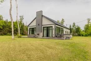 Cavendish Modern Chalet w/ Hot Tub - Seawood Haven - Image 2
