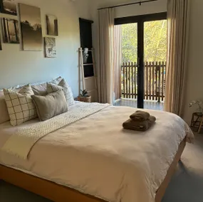 Tranquil Coastal Stay in Clovelly - Image 2