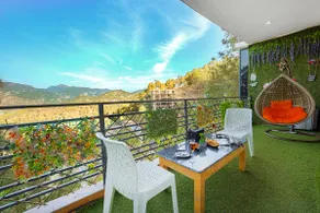 Nirvana180°Valley View2BHK| Kasauli•Café | parking - Image 2