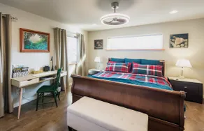 Seaside Suite Escape: Modern Luxury+ King/Hot Tub - Image 4